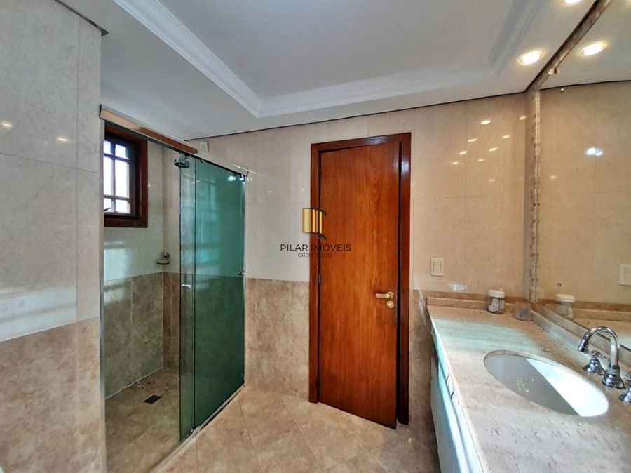 Casa 5 dormitórios no bairro Vila Nova
