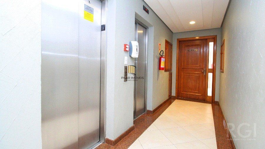 Apartamento para Venda  -  2 dormitórios,  1 suite,  andar alto,  LAREIRA, CHURRASQUEIRA 2 vagas - Petrópolis