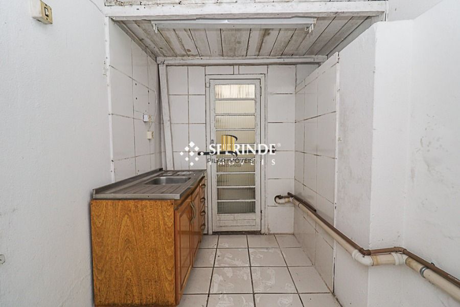  VENDA Loja na Rua Alberto Bins, Próximo a elevada,   com área privativa de 60,00 m²