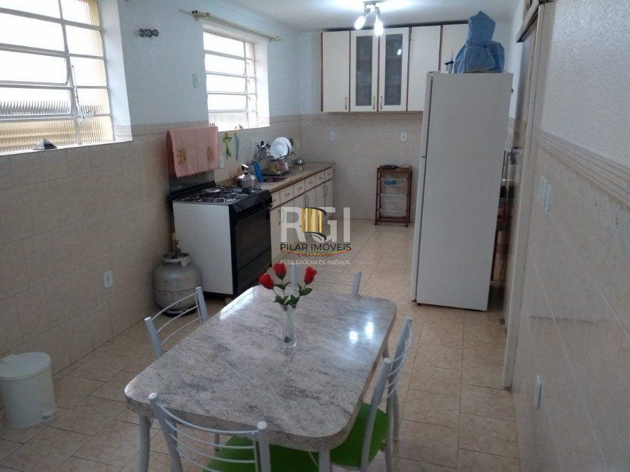 Casa 3 dormitórios no bairro Jardim do Salso