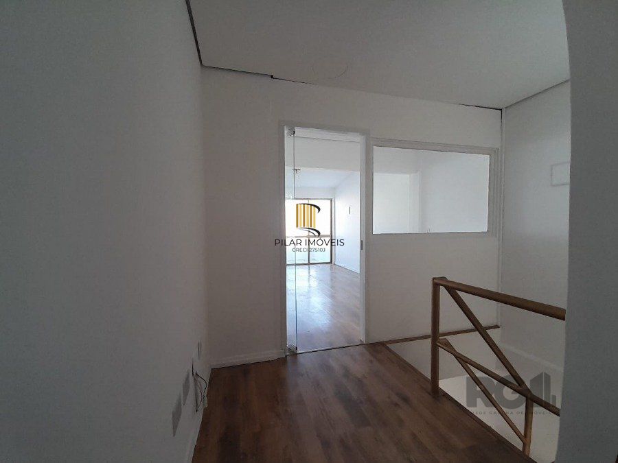 Sala duplex, 67,5m² privativos, boa orientação solar, fundos para a Protásio Alves