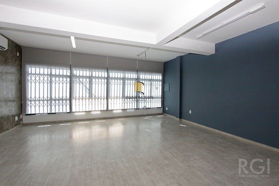 PRÉDIO COMERCIAL PARA SEDE DE EMPRESA COM  400 m²  na AVENIDA BAHIA, SÃO GERALDO,  JUNTO AO RESTAURANTE  KONKA Porto Alegre
