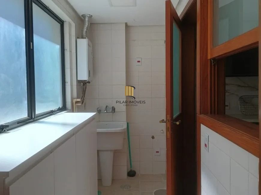 VENDA apartamento de 3 dormitórios, no bairro Moinhos de Vento, com 158 m² de área privativa