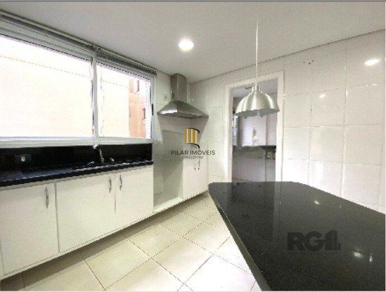 Venda apartamento com 3 dormitórios, 1 suíte e 2 vagas de garagem  lareira e churrasqueira Jardum Itu  Porto Alegre