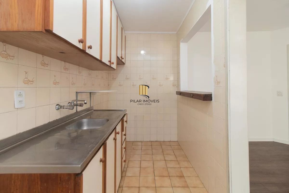 Excelente apto. no Bairro Partenon, com 52m2 de área útil, semi mobiliado, de 01 dormitório c/ uma vaga de garagem escriturada e coberta