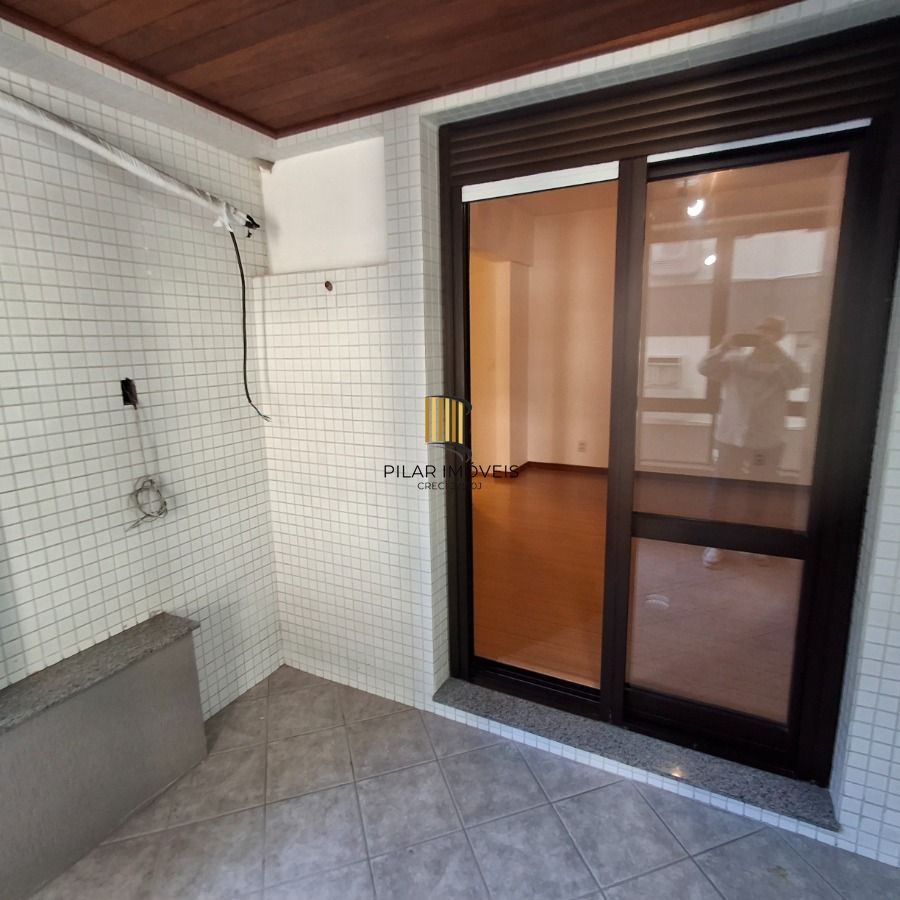 VENDA apartamento de 3 dormitórios, no bairro Moinhos de Vento, com 158 m² de área privativa