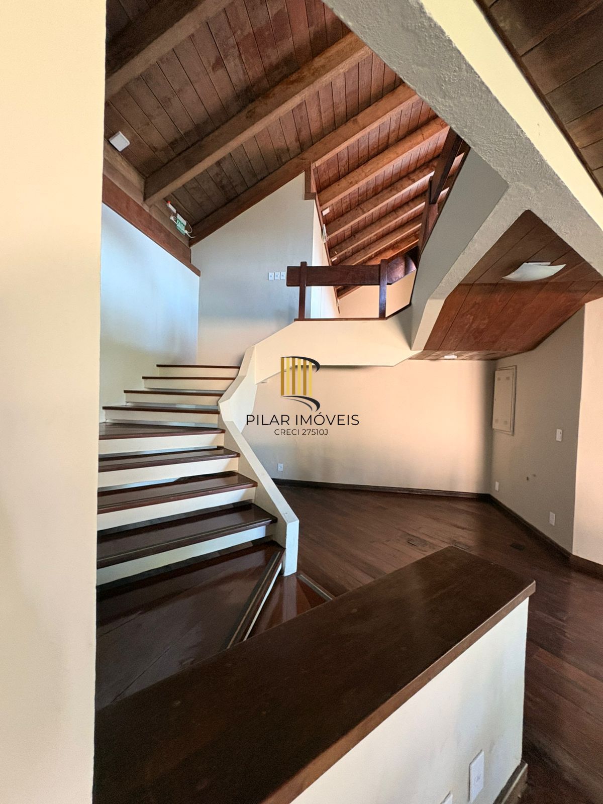 Casa no Condomínio Villa Dei Fiori com 03 dormitórios, duas vagas, Bairro Tristeza a venda na Zona Sul de Porto Alegre