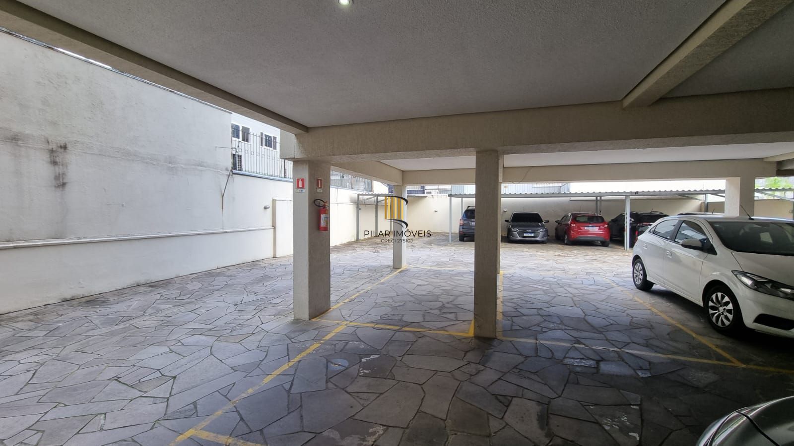 Apartamento dois dormitórios mobiliado, suíte, 86,41mq privativos, uma vaga escriturada, no bairro Higienópolis