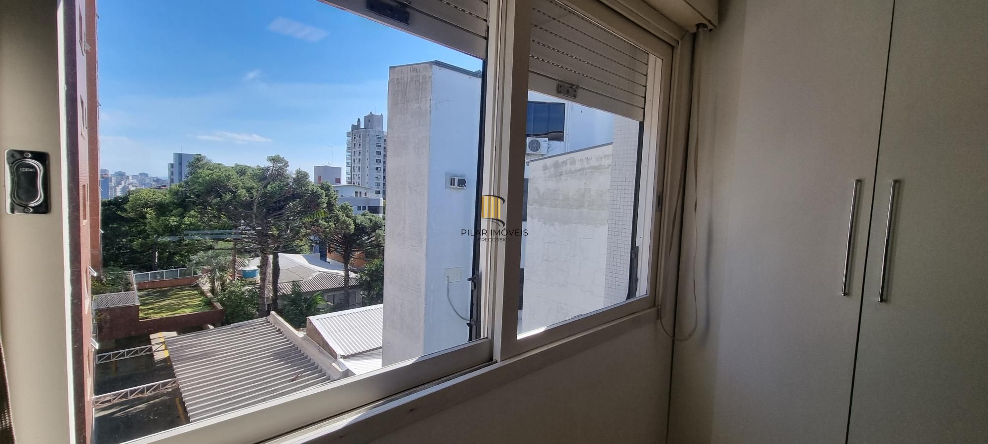 Apartamento 03 dormitórios, dependência e vaga de estacionamento no Bairro São João
