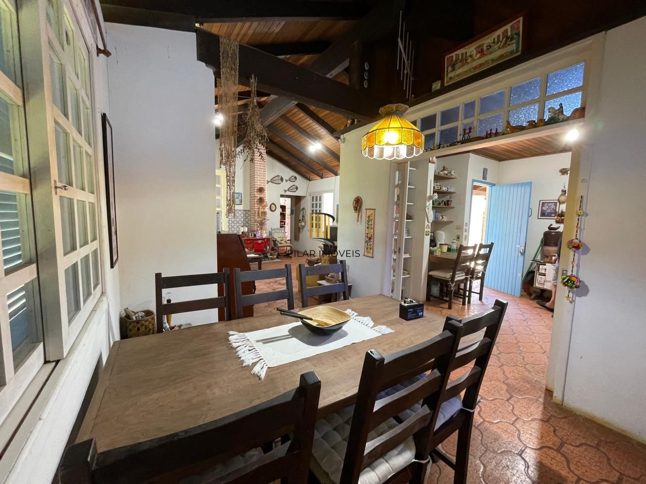 Casa 04 dormitórios, sobrado, a venda em Arroio do Sal, próximo a Torres.