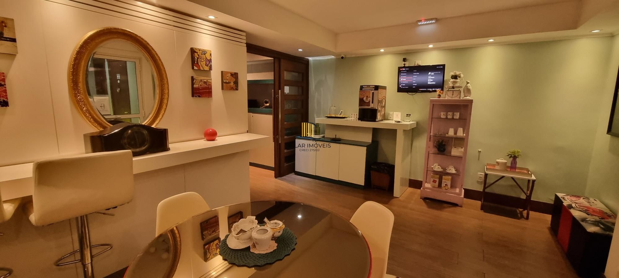 Apartamento tipo estúdio, mobiliado completo, no coração do Bairro Moinhos de Vento.