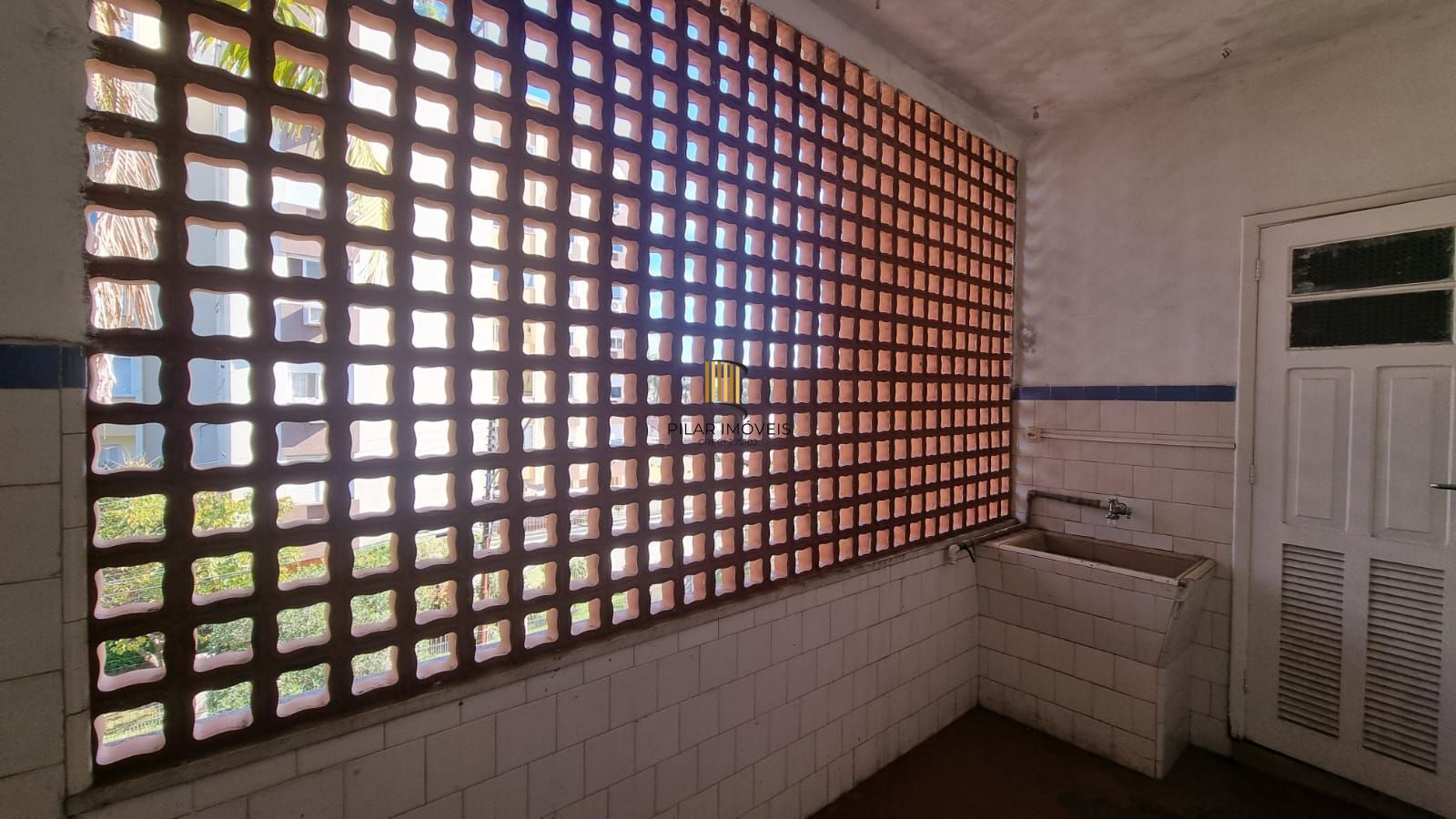 Apartamento 03 dormitórios com 01 vaga no bairro Praia de Belas