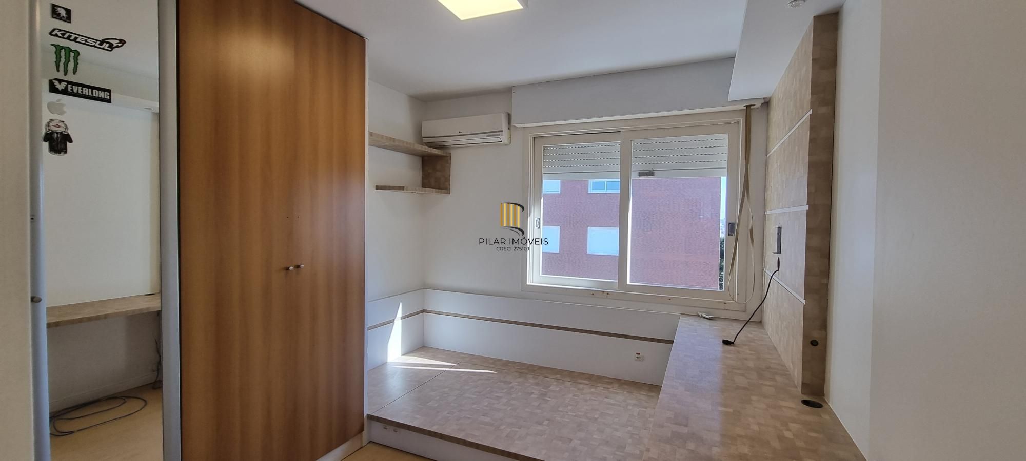 Apartamento 03 dormitórios, dependência e vaga de estacionamento no Bairro São João