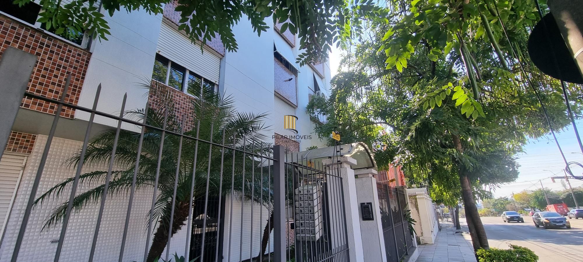 Apartamento 03 dormitórios, dependência e vaga de estacionamento no Bairro São João