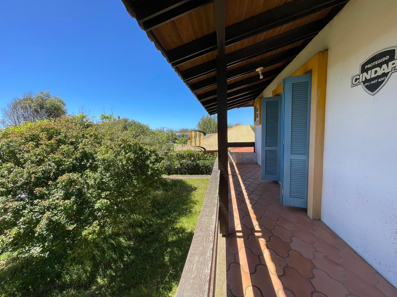 Casa 04 dormitórios, sobrado, a venda em Arroio do Sal, próximo a Torres.