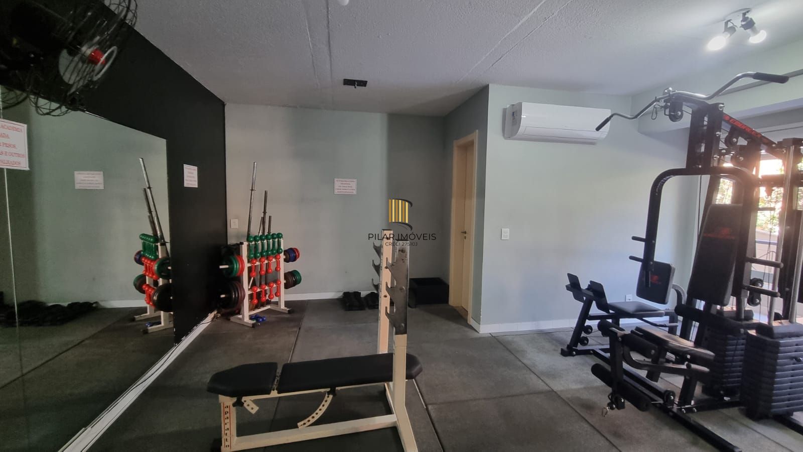 Apartamento 03 dormitórios 110mq e duas vagas, semi mobiliado,  no Bairro Auxiliadora para locação.