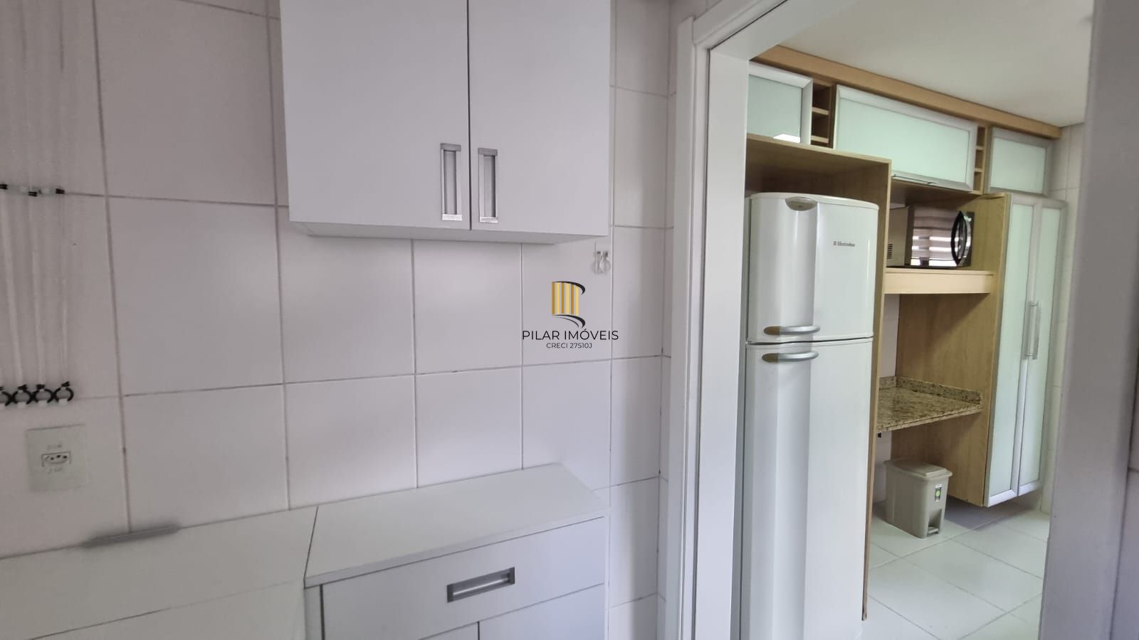 Apartamento dois dormitórios mobiliado, suíte, 86,41mq privativos, uma vaga escriturada, no bairro Higienópolis