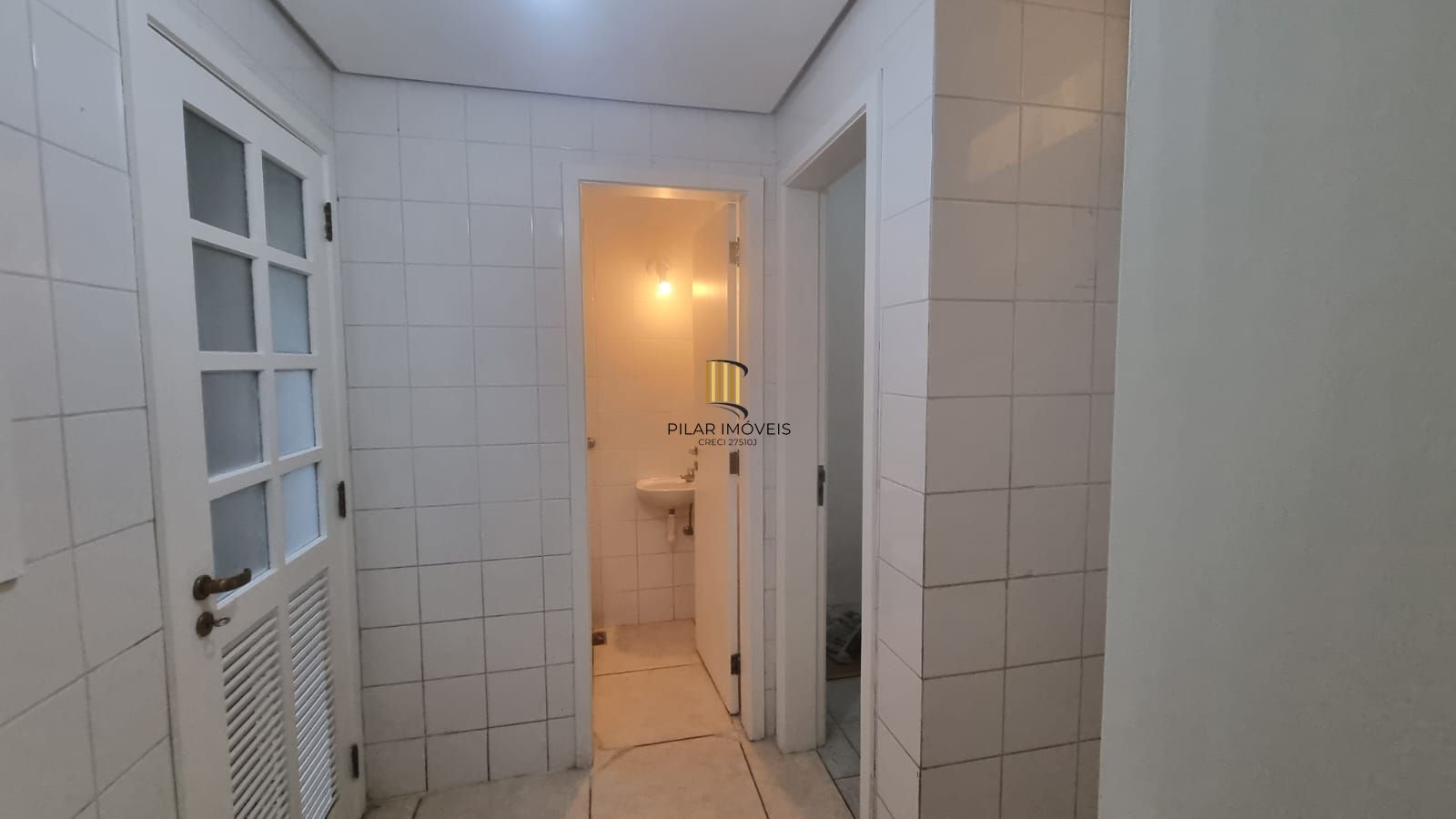 Casa no Condomínio Villa Dei Fiori com 03 dormitórios, duas vagas, Bairro Tristeza a venda na Zona Sul de Porto Alegre