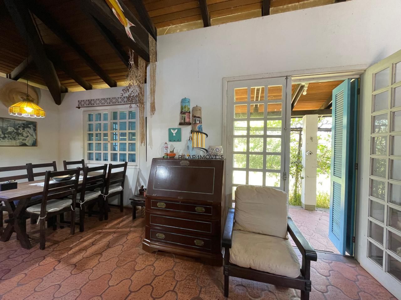 Casa 04 dormitórios, sobrado, a venda em Arroio do Sal, próximo a Torres.