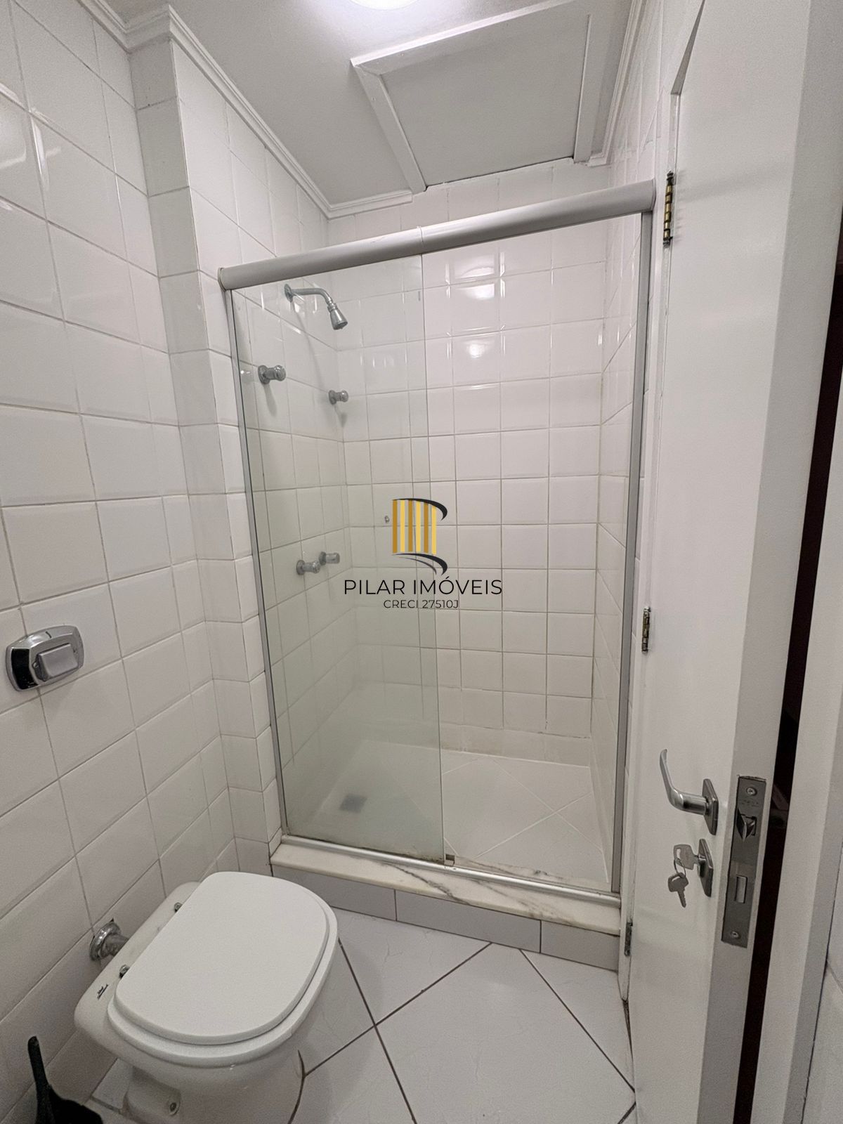 Casa no Condomínio Villa Dei Fiori com 03 dormitórios, duas vagas, Bairro Tristeza a venda na Zona Sul de Porto Alegre