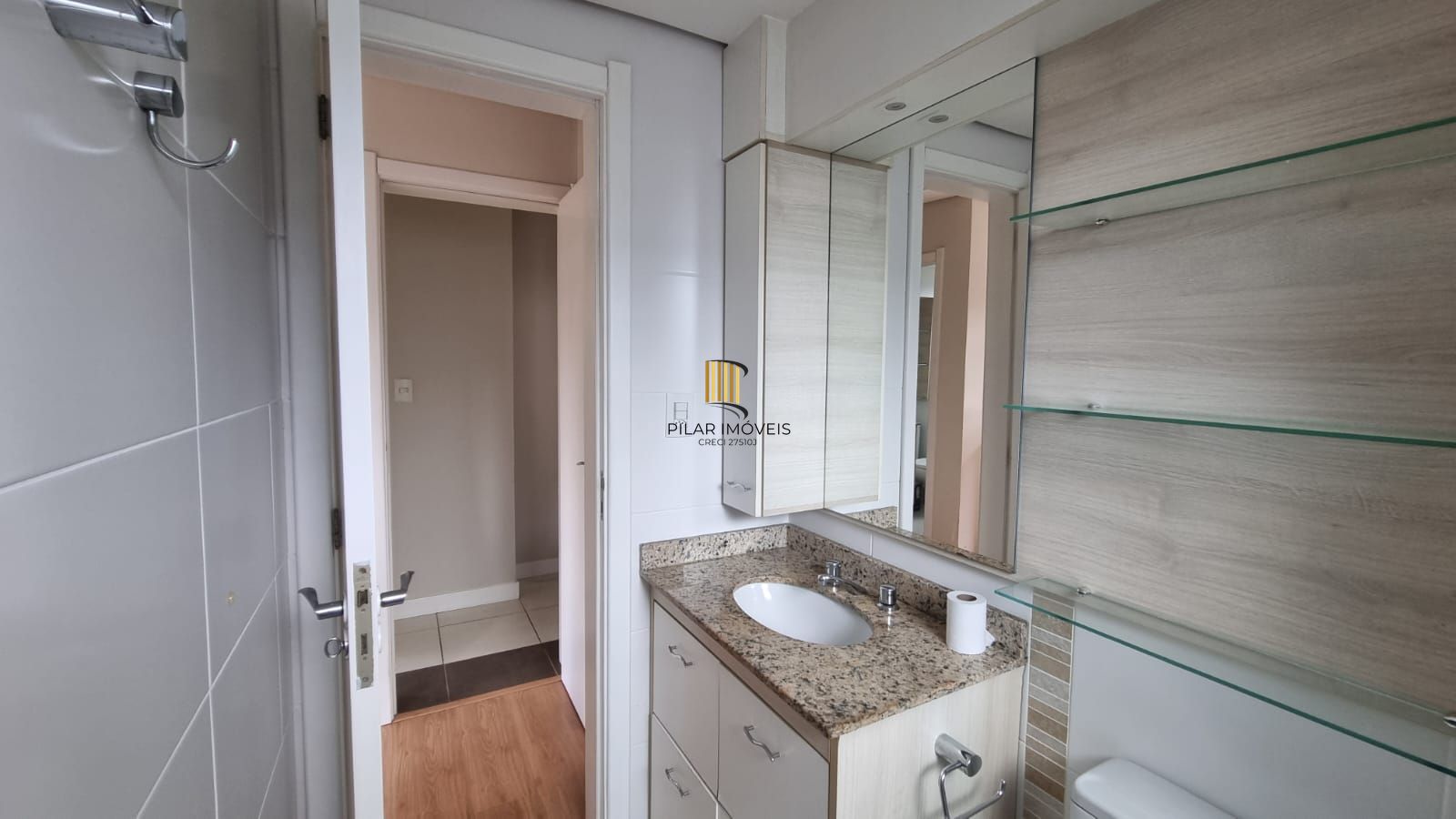 Apartamento dois dormitórios mobiliado, suíte, 86,41mq privativos, uma vaga escriturada, no bairro Higienópolis