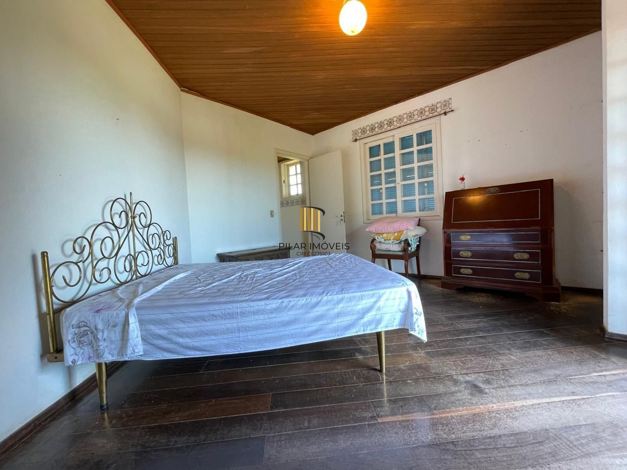 Casa 04 dormitórios, sobrado, a venda em Arroio do Sal, próximo a Torres.