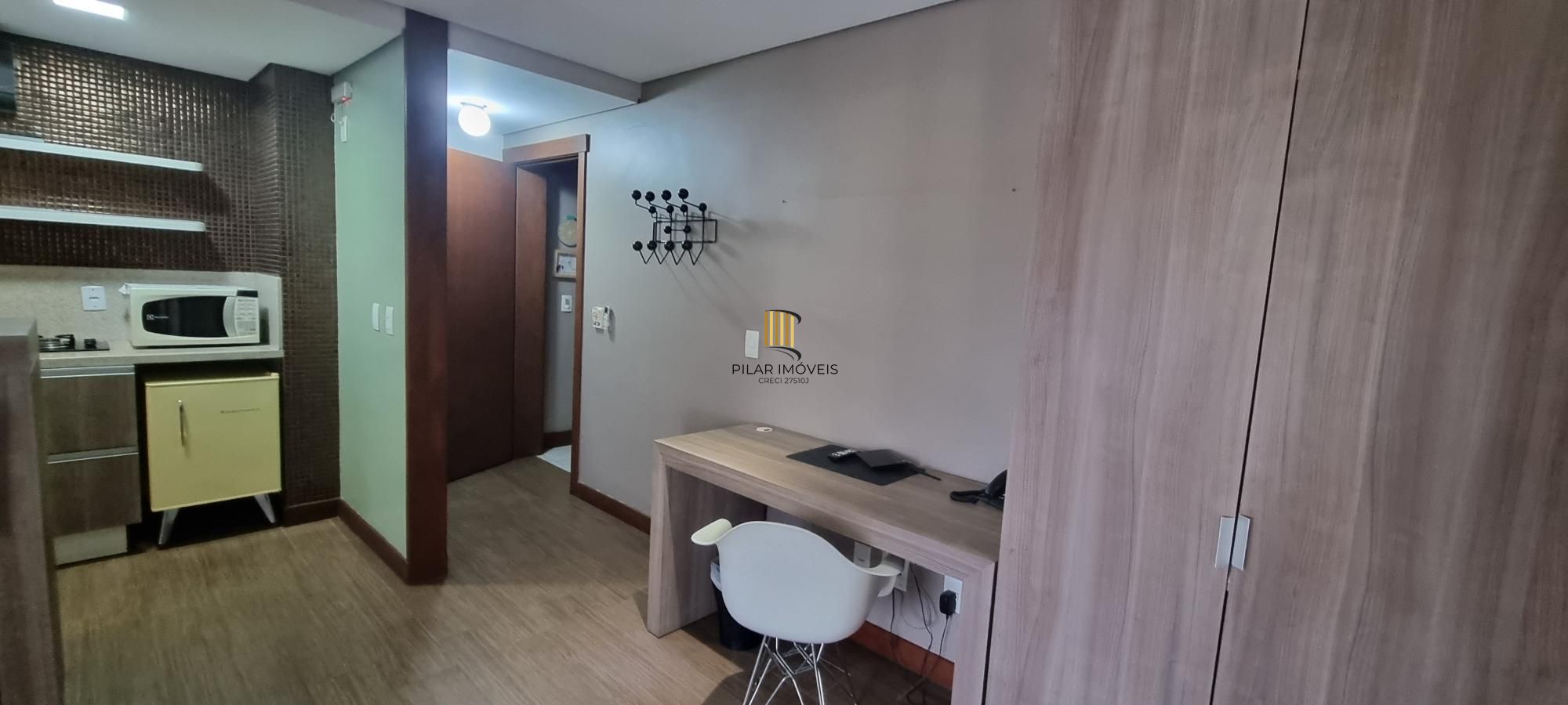 Apartamento tipo estúdio, mobiliado completo, no coração do Bairro Moinhos de Vento.