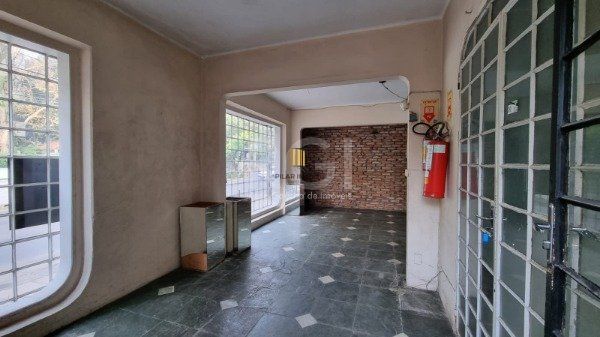 Casa para Venda - 200m², 2 dormitórios, 1 vaga - Moinhos de Vento