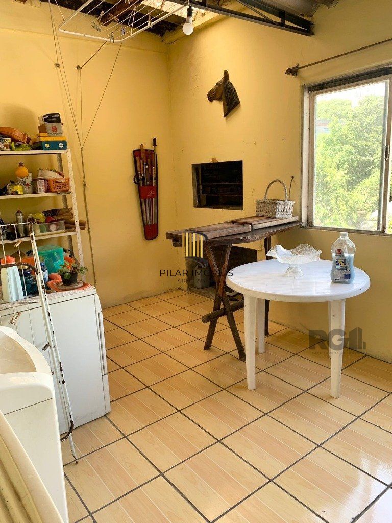 Casa 3 dormitórios no bairro Glória