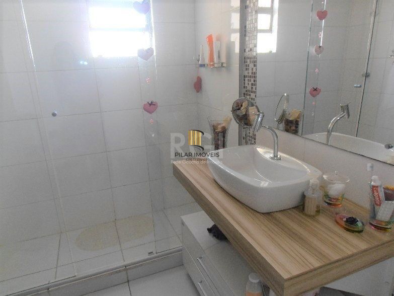 Casa para Venda - 159m², 3 dormitórios, 3 vagas - Menino Deus