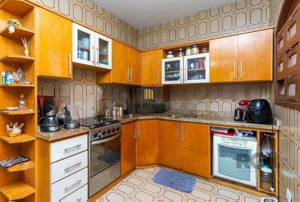 Casa de 245m² com 5 dormitórios no bairro Sarandi