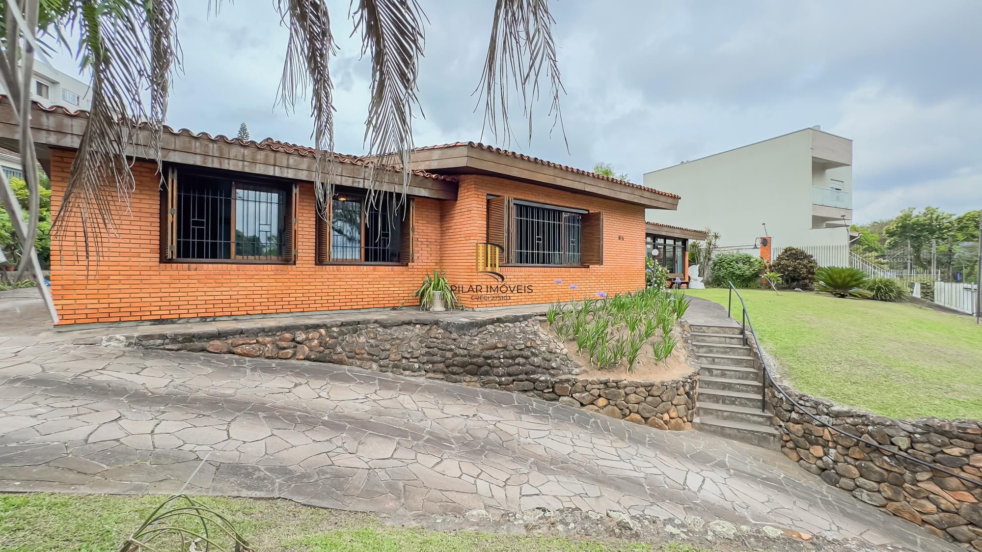 Casa com 3 quartos e 313m² à venda em Chácara das Pedras, Porto Alegre. Rua Joao Paetzel, Chácara Das Pedras, Porto Alegre
