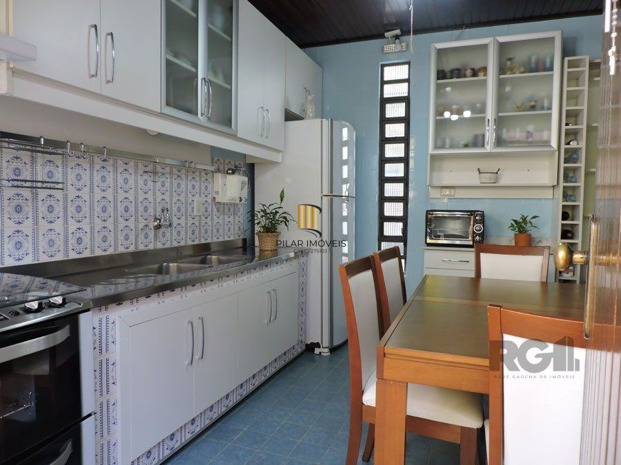 EXCELENTE casa térrea MAIS um loft construído em edícula anexa, com pátio.