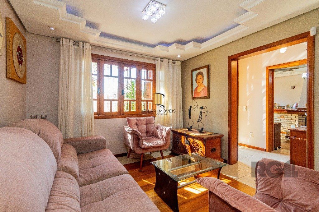 Casa de 4 dormitórios 304m² no bairro Jardim Lindóia