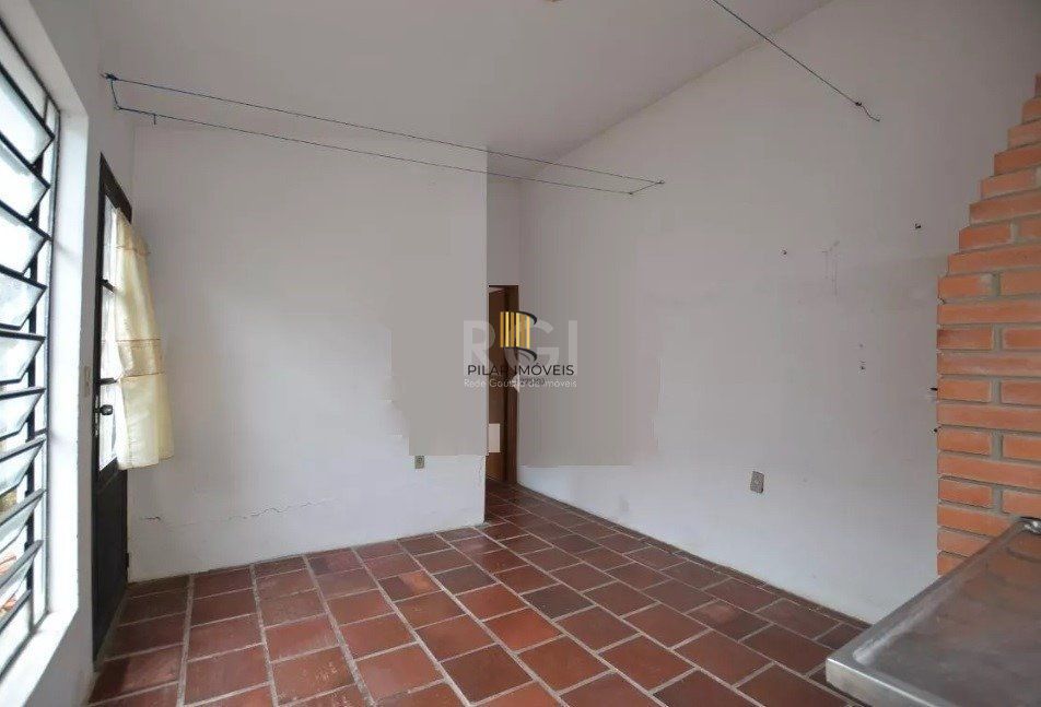 Casa para Venda - 267m², 4 dormitórios, sendo 1 suites, 2 vagas - Tristeza