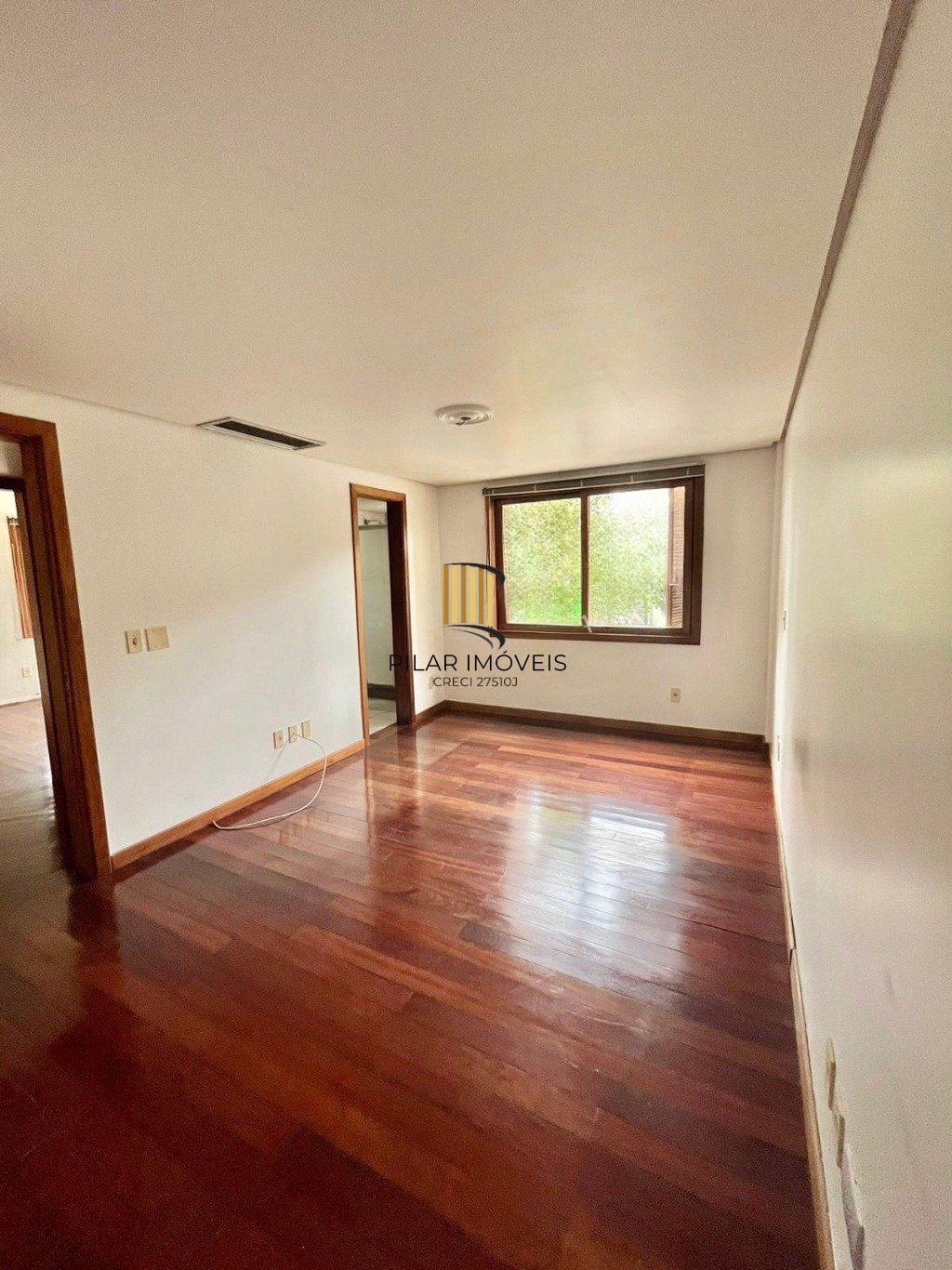 Apartamento de 4 dormitórios e 184m² à venda em Menino Deus, Porto Alegre.