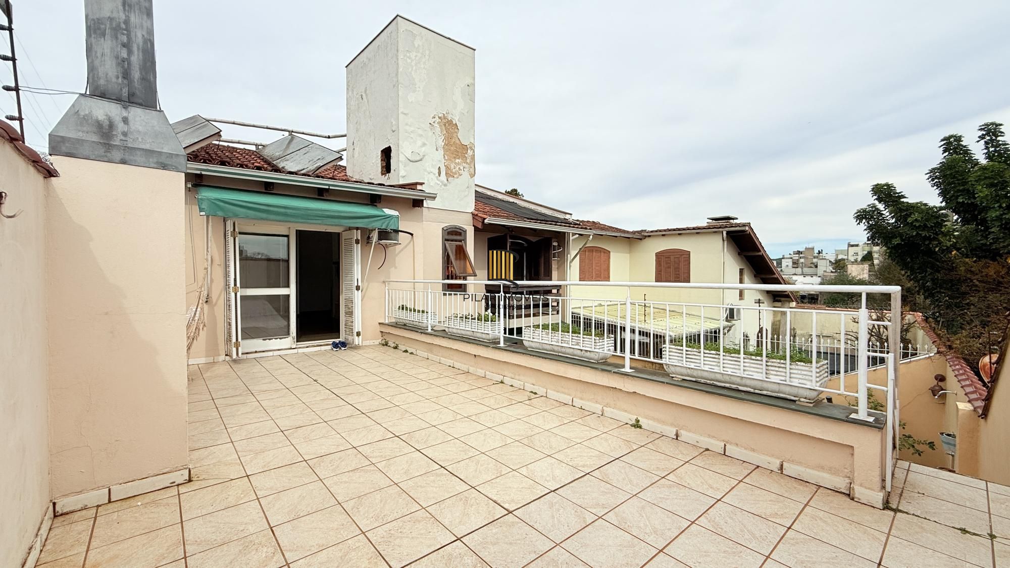 Casa para Venda - 260m², 4 dormitórios, sendo 1 suites, 4 vagas - Nonoai