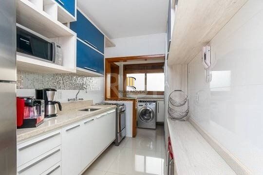 EXCELENTE COBERTURA COM 2 DORMITÓRIOS, PISCINA E 1 VAGA DE GARAGEM.