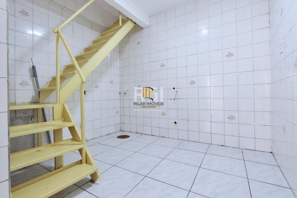 Sobrado para Venda - 70m², 2 dormitórios, Nonoai