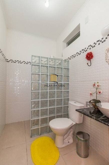 CASA PRÓXIMA AO PONTAL, com 5 vagas, 3 dormitórios!