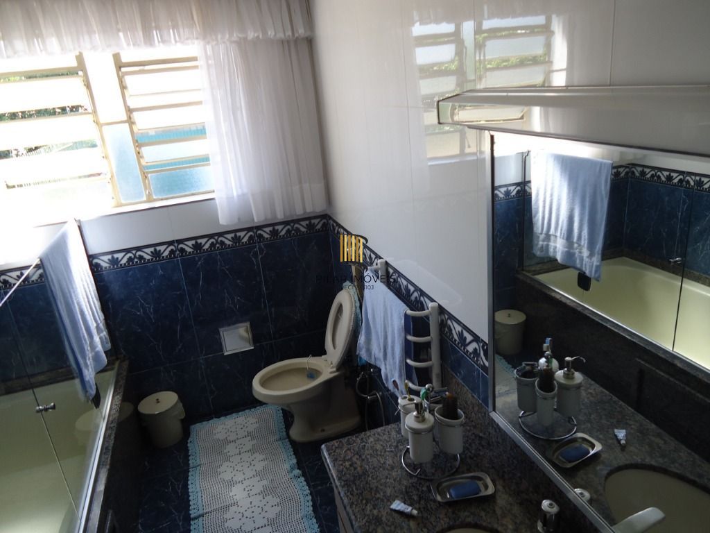 Casa para Venda - 750m², 4 dormitórios, sendo 2 suites, 5 vagas - Santa Tereza