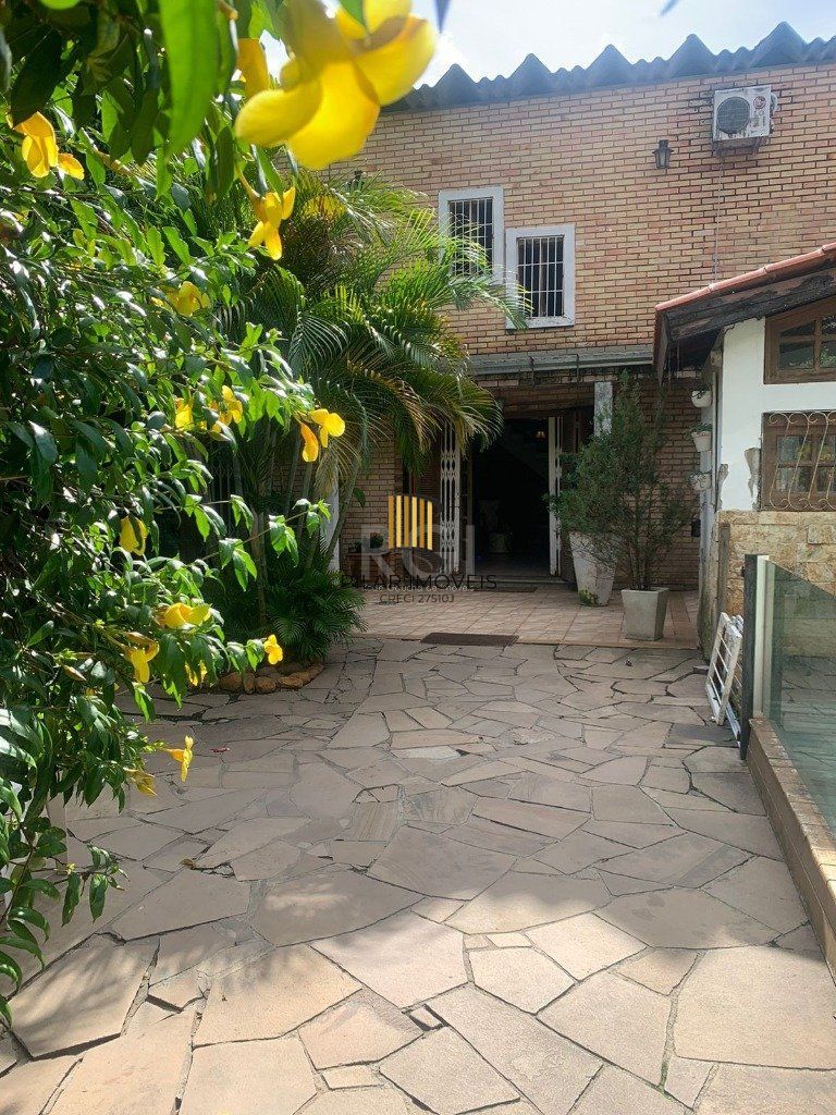Casa 4 Dormitório(s) Bairro Nonoai