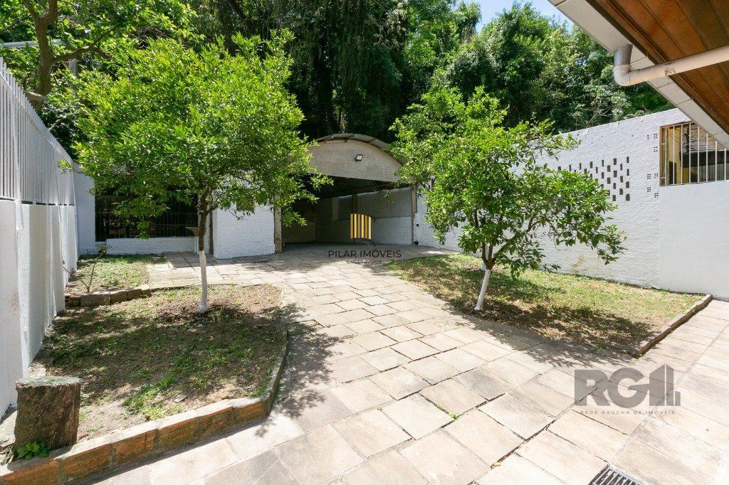 Casa com 5 dormitórios no bairro Jardim Carvalho