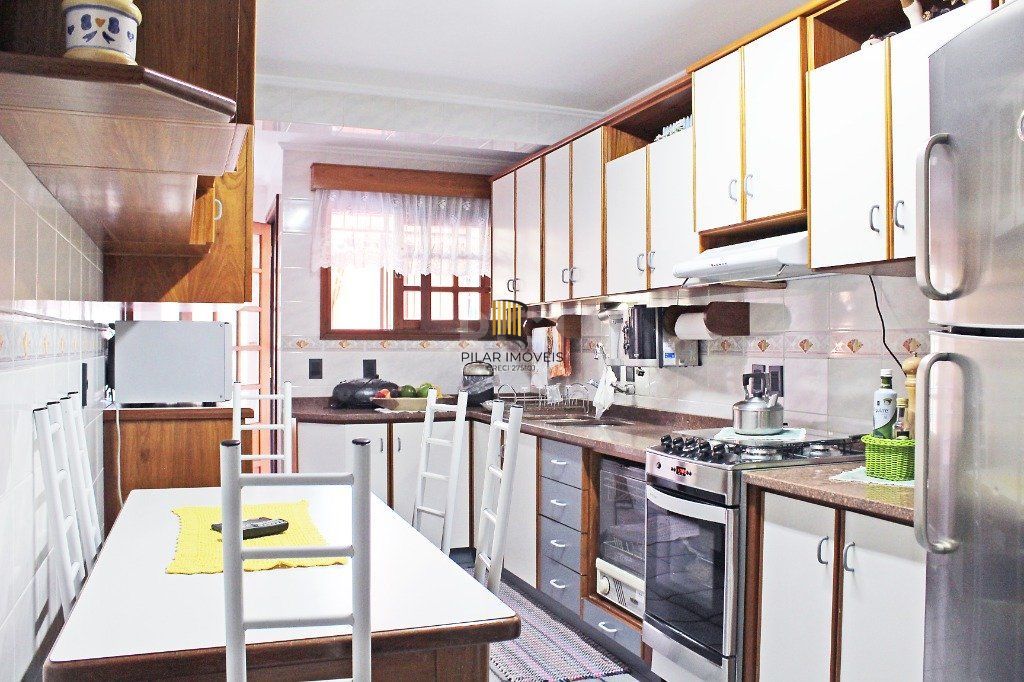 Casa para Venda - 300m², 4 dormitórios, sendo 1 suites, 4 vagas - Coronel Aparício Borges