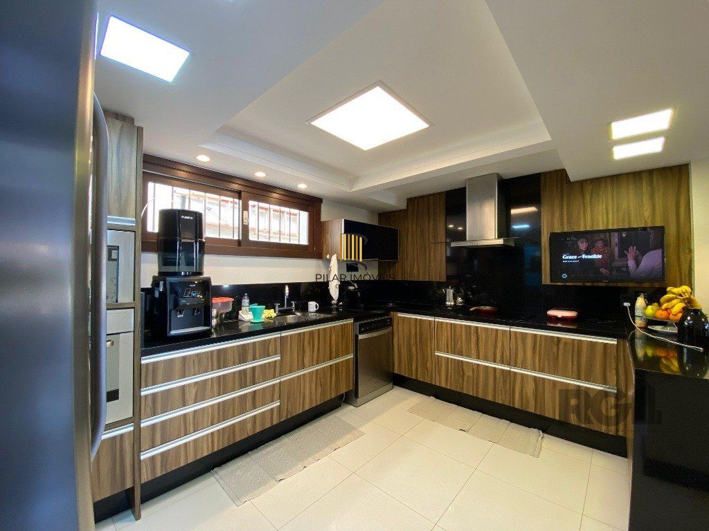 Casa 4 dormitórios no bairro Centenário