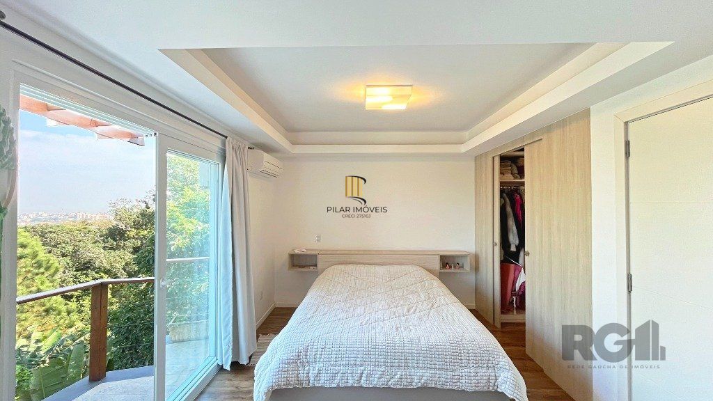 Excelente casa 03 dormitórios sendo 01 suíte com jacuzzi, 03 banheiros,  03 vagas, próxima a Av. Vicente Montéggia