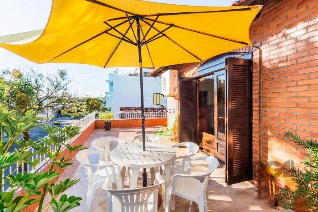 Casa de 266m² - 5 dormitórios, 5 vagas no bairro São João