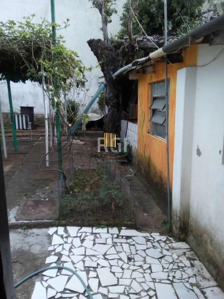 Casa para Venda - 300m², 2 dormitórios, 3 vagas - Teresópolis