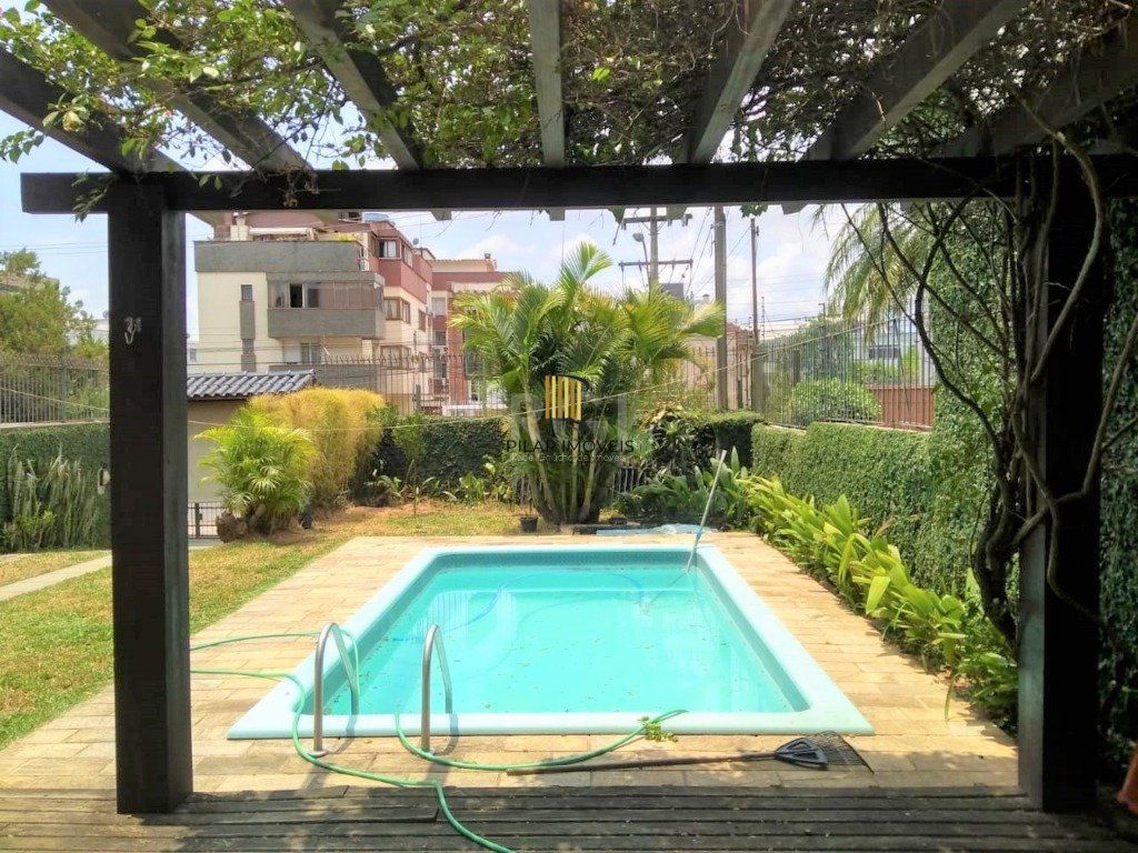 Casa para Venda - 219m², 3 dormitórios, sendo 1 suites, 4 vagas - Menino Deus