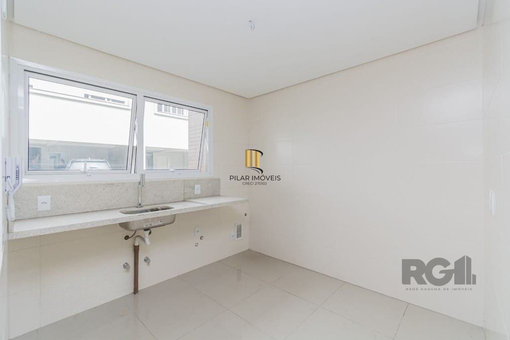 Excelente casa em condomínio de 251m² com 3 suítes e elevador!
